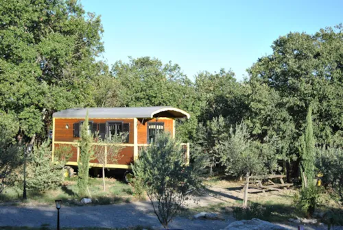 Location - Roulotte (Séjour Famille) Climatisée / Kit Petit Déjeuner 1Er Matin / 5 Pers Inclus / Spa En Option - image n°7 - Roulottes et Cabanes de Saint Cerice