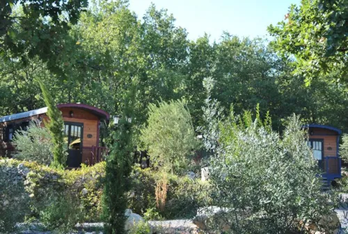 Location - Roulotte (Séjour Famille) Climatisée / Kit Petit Déjeuner 1Er Matin / 5 Pers Inclus / Spa En Option - image n°1 - Roulottes et Cabanes de Saint Cerice