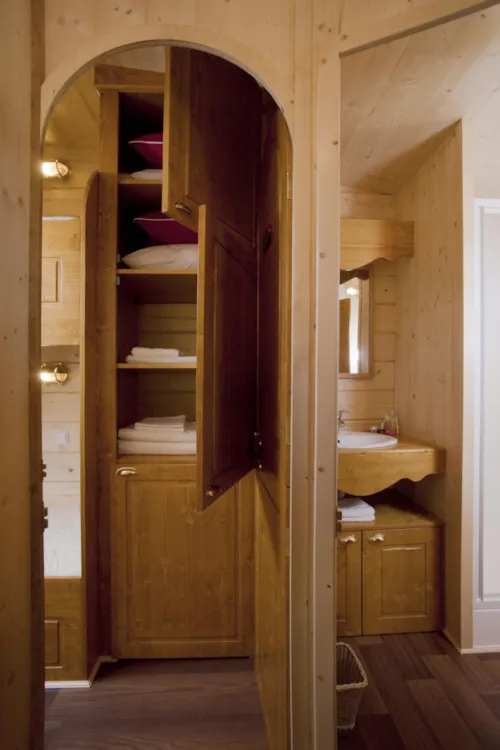 Location - Cabane De Sam Climatisée ( Petite Maison De Famille, Spa Privatif Sur La Terrasse ) / 5 Pers Inclus - image n°8 - Roulottes et Cabanes de Saint Cerice