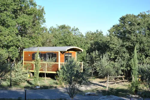 Location - Roulotte (Séjour Nuit D'amour )  Climatisée / Spa Privatif Et Ambiance Romantique / 2 Pers Inclus - image n°6 - Roulottes et Cabanes de Saint Cerice