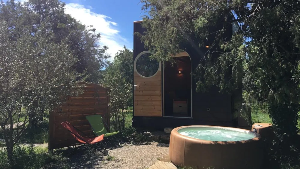 Location - Carré D'étoiles  Climatise / Avec Petit Déjeuner / 2 Pers Inclus / Spa Privatif En Option - Roulottes et Cabanes de Saint Cerice