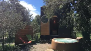 Locatif - Carré d'étoiles  mit Frühstück - Roulottes et Cabanes de Saint Cerice