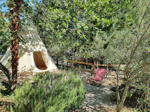 Location - Tipi Lodge 6 M² Pour 2 Pers Avec Petit Déjeuner Et Jacuzzi Privatif En Accès Illimité - image n°3 - Roulottes et Cabanes de Saint Cerice