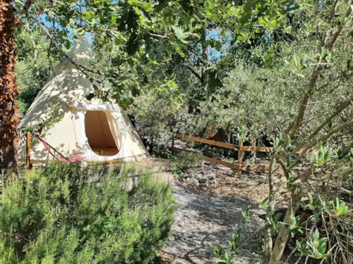Location - Tipi Lodge 6 M² Pour 2 Pers Avec Petit Déjeuner Et Jacuzzi Privatif En Accès Illimité - image n°9 - Roulottes et Cabanes de Saint Cerice
