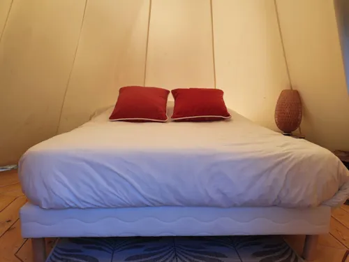 Location - Tipi Lodge 6 M² Pour 2 Pers Avec Petit Déjeuner Et Jacuzzi Privatif En Accès Illimité - image n°5 - Roulottes et Cabanes de Saint Cerice