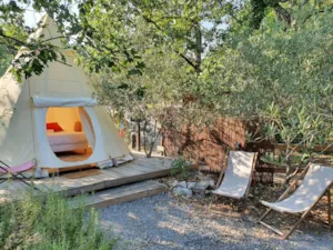 Locatif - TIPI LODGE - Roulottes et Cabanes de Saint Cerice
