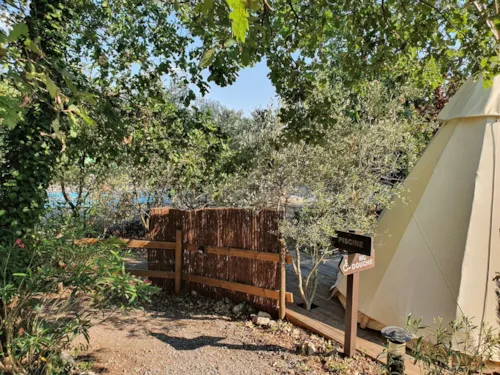Location - Tipi Lodge 6 M² Pour 2 Pers Avec Petit Déjeuner Et Jacuzzi Privatif En Accès Illimité - image n°2 - Roulottes et Cabanes de Saint Cerice