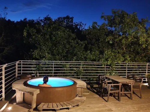 Mietunterkunft - Cabin Lodge Mit Frühstück Und Private Spa - image n°1 - Roulottes et Cabanes de Saint Cerice