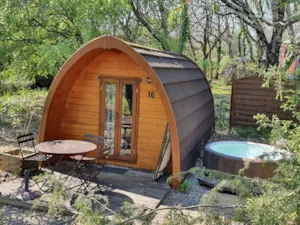 Locatif - Cabane Forestière - Roulottes et Cabanes de Saint Cerice