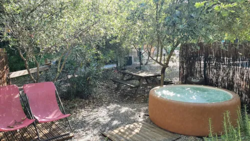 Location - Tipi Lodge 6 M² Pour 2 Pers Avec Petit Déjeuner Et Jacuzzi Privatif En Accès Illimité - image n°4 - Roulottes et Cabanes de Saint Cerice