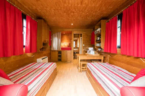 Location - Roulotte (Séjour Famille) Climatisée / Kit Petit Déjeuner 1Er Matin / 5 Pers Inclus / Spa En Option - image n°3 - Roulottes et Cabanes de Saint Cerice