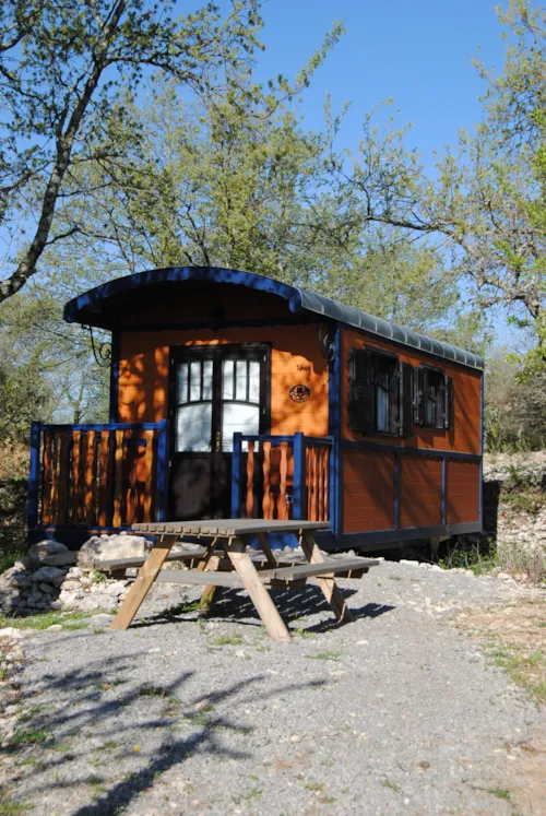 Location - Roulotte Hôtelière Climatisée / Avec Petit Déjeuner / 2 Pers Inclus / Spa Privatif En Option - image n°5 - Roulottes et Cabanes de Saint Cerice