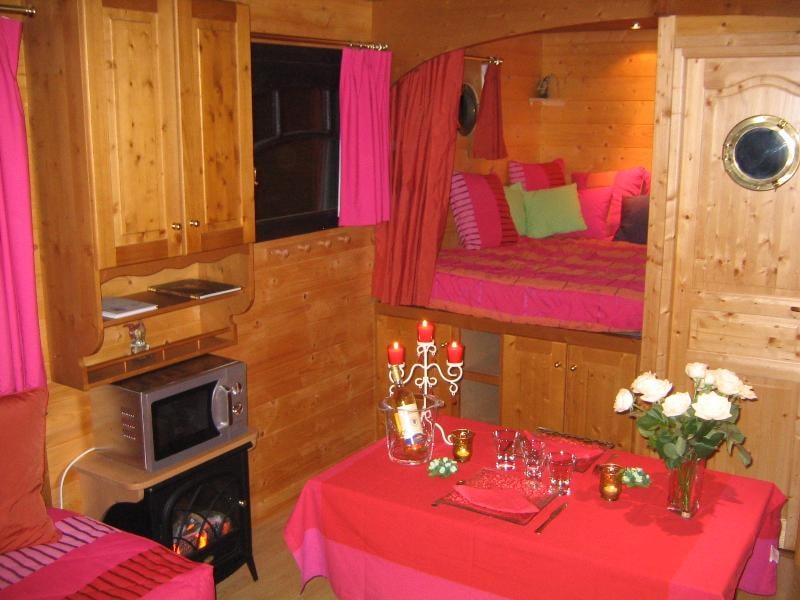 GLAMOUR BREAK FOR 2 (with candlelit dinner and wellness session)