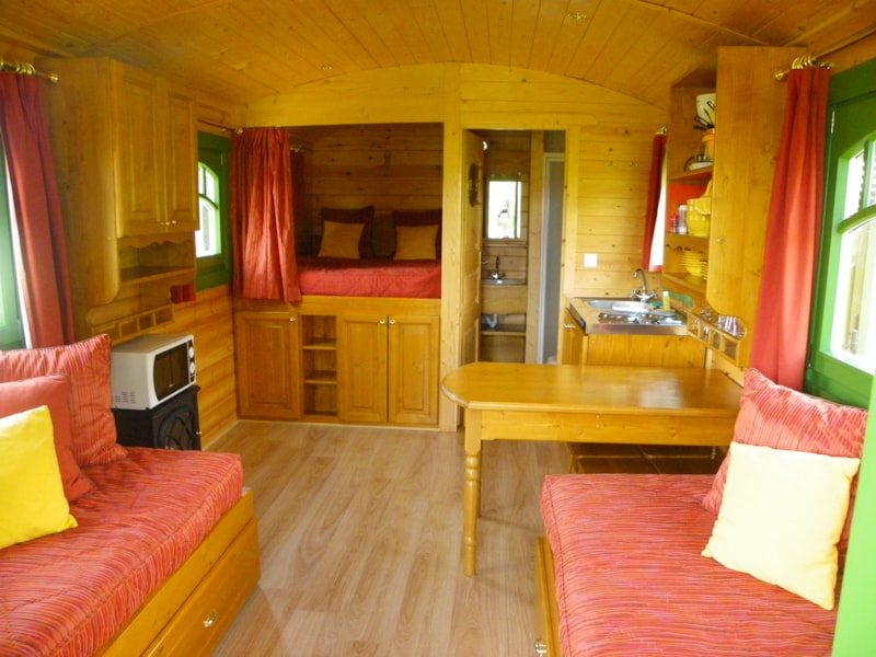 shelter roulotte with fitted kitchen
