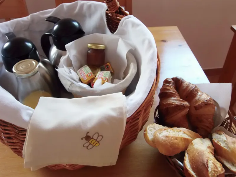 Nuit En Roulotte. Formule B&B,Petits Déjeuners Inclus.