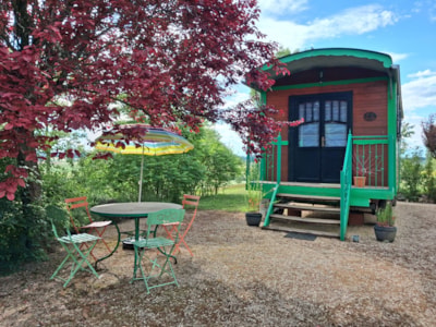 Stay in a Roulotte. B&B formula: Breakfast basket included
