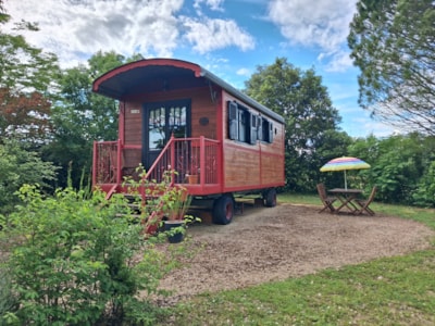 Stay in a Roulotte. B&B formula: Breakfast basket included