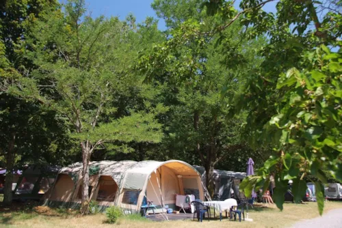 Emplacement - Emplacement Classique 100M² (2 Personnes, 1 Tente, Caravane Ou Camping-Car / 1 Voiture) +Electricité 10A - image n°1 - Camping Coeur d'Ardèche