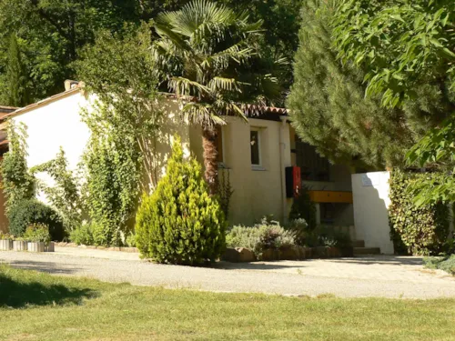 Pitch - Great Location: 150 M² (Car + Tent / Caravan / Camping-Car + Electricity 10A) - image n°3 - Camping Coeur d'Ardèche
