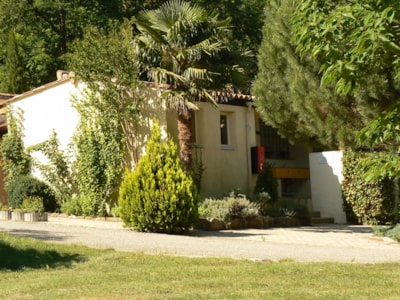 Great Location: 150 m² (car + tent / caravan / camping-car + electricity 10A) — 3