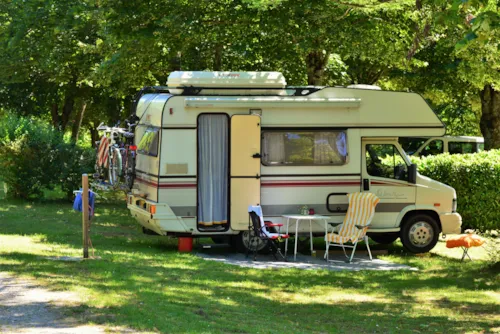 Pitch - Great Location: 150 M² (Car + Tent / Caravan / Camping-Car + Electricity 10A) - image n°4 - Camping Coeur d'Ardèche