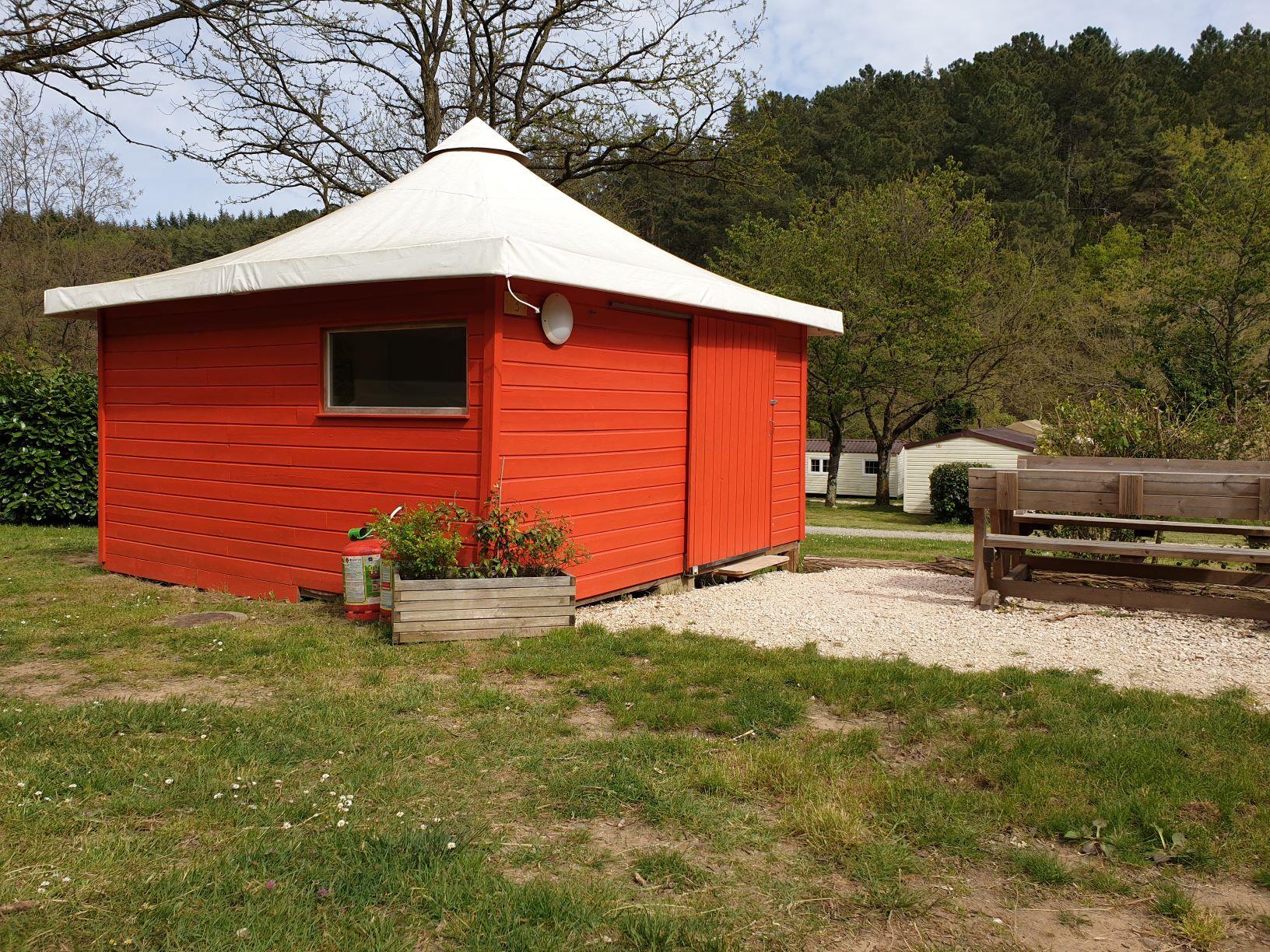 Huuraccommodatie - De Hut 16M² (2 Slaapkamers) Zonder Wc - Camping Coeur d'Ardèche