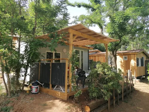 Location - Chalet Avec Spa 5 Places, Climatisé, Lave Vaisselles Et Tv - image n°1 - Camping Coeur d'Ardèche