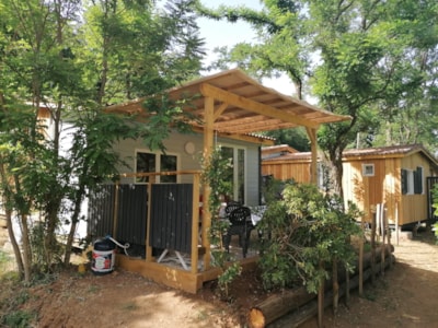 Cabin with a 5-person spa, air conditioning, dishwasher, and TV — 1