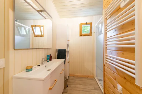 Accommodation - Grand Luxury Chalet 10 People - image n°6 - Camping Coeur d'Ardèche