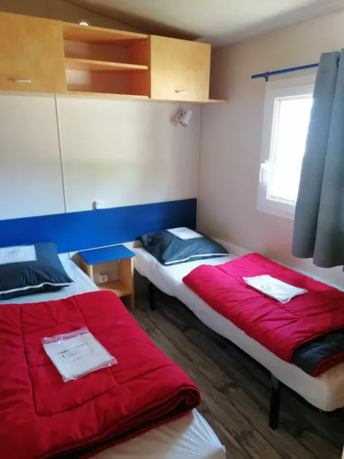 Accommodation - Mobil-Home 6/8 Places, 32M² (3 Bedrooms). Tv - image n°5 - Camping Coeur d'Ardèche