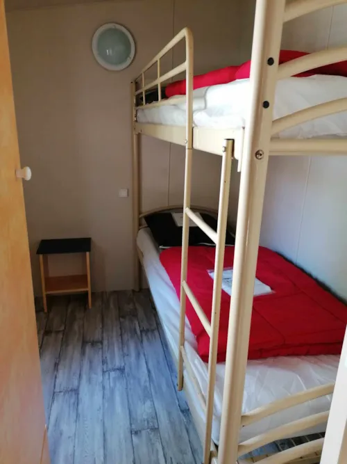 Accommodation - Mobil-Home 6/8 Places, 32M² (3 Bedrooms). Tv - image n°6 - Camping Coeur d'Ardèche