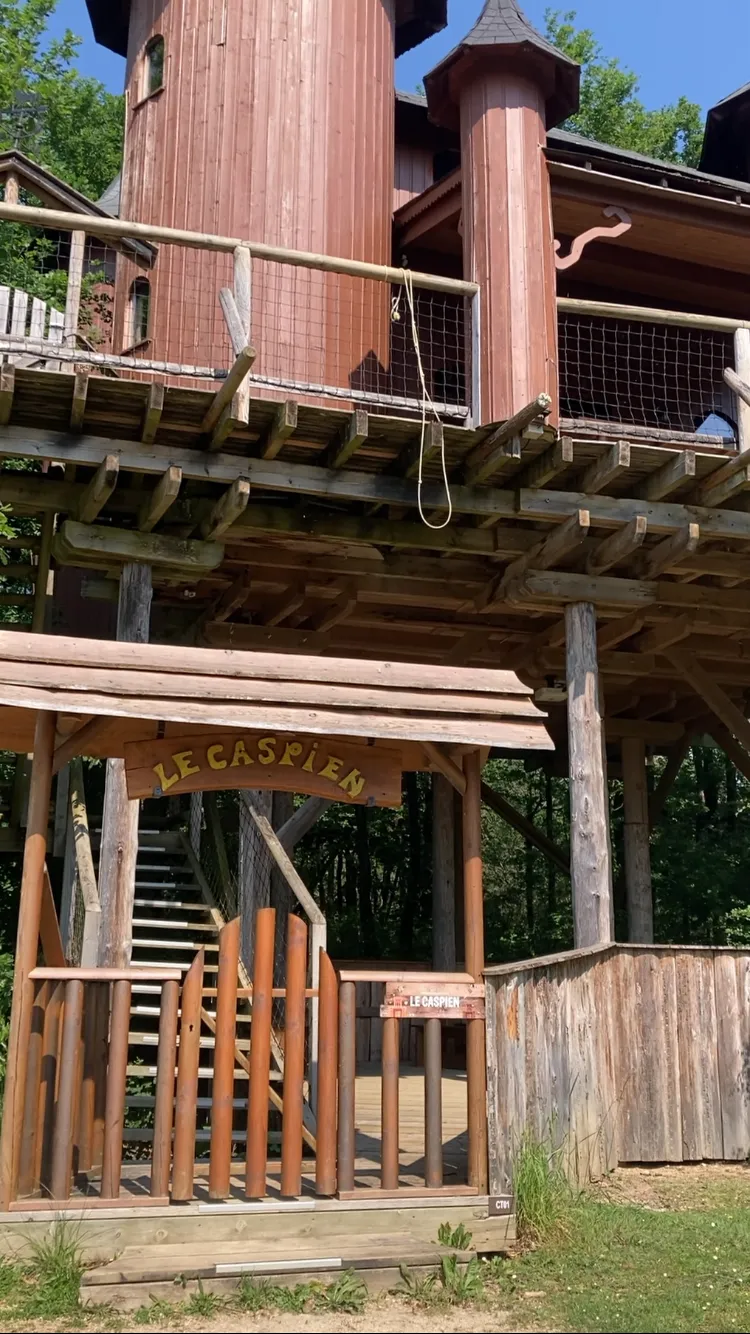 Château Dans Les Branches