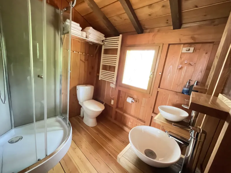 Cabane Perchée Familiale Avec Jacuzzi Dans Les Bois