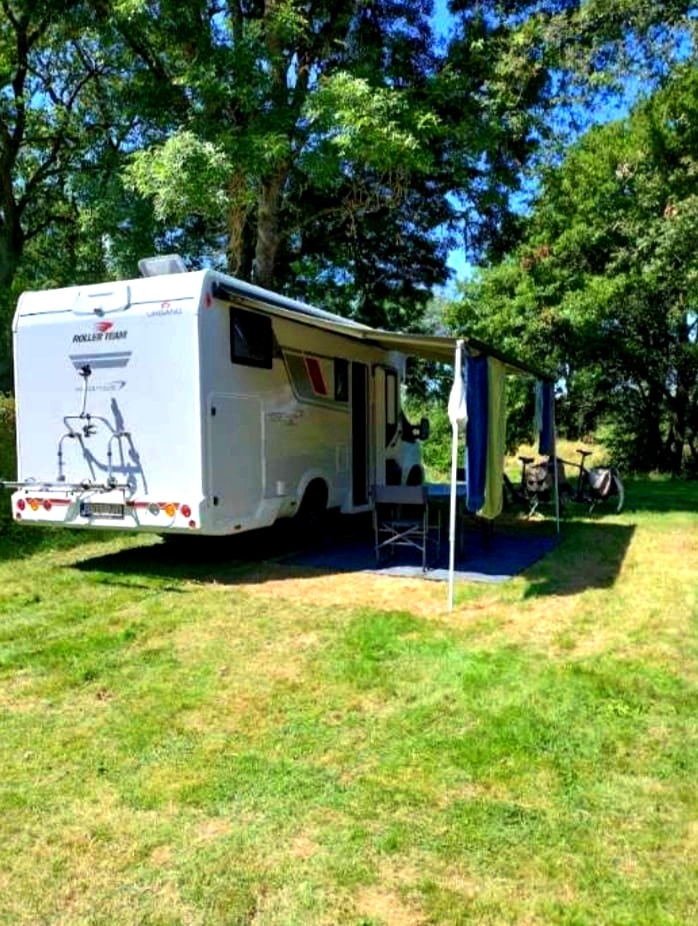 Piazzola Forfait : 1 auto + 2 tende, roulotte o camper