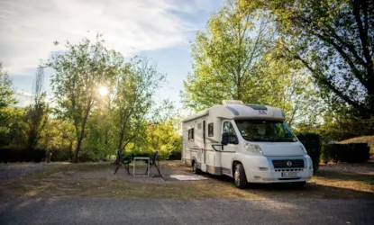 Parcela Confort + 1 Coche + Electricidad (10 A) + Evacuación De Aguas Residuales. 2 Personas.