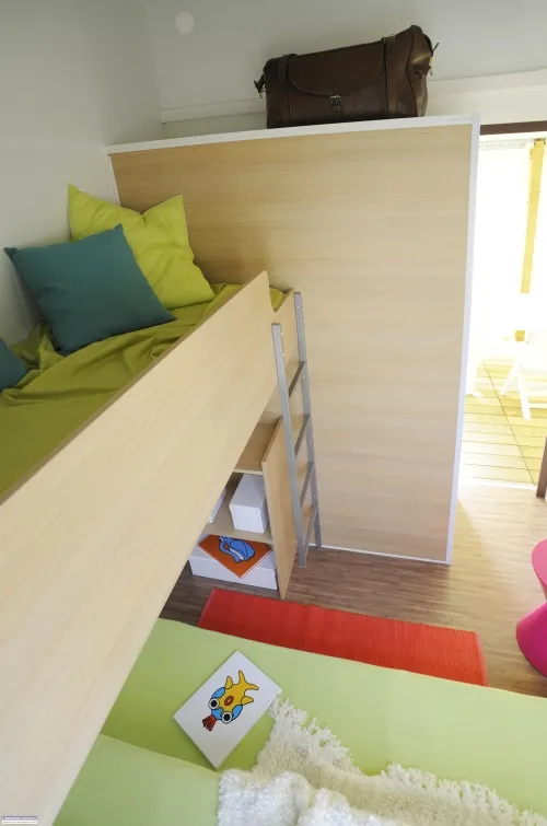 Tithome (Sans Sanitaire) Plus De Confort Que La Toile De Tente Et Que La Caravane (Près Des Sanitaires)