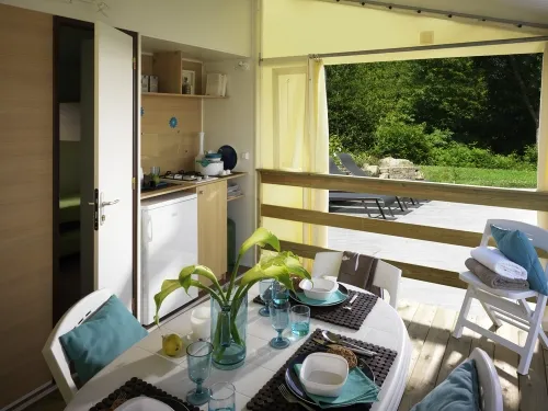 Location - Tithome (Sans Sanitaire) Plus De Confort Que La Toile De Tente Et Que La Caravane (Près Des Sanitaires) - CAMPING LES SOURCES