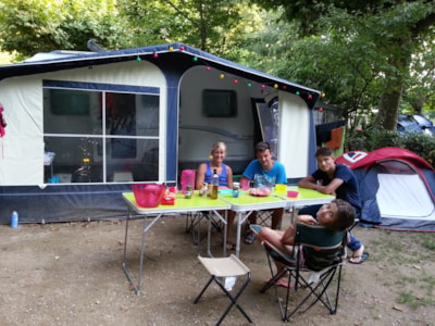 Package: Pitch + car + tent/caravan/camping car + electricity 6A — 1