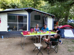 Pitch - Package: Pitch + Car + Tent/Caravan/Camping Car + Electricity 6A - CAMPING LES SOURCES