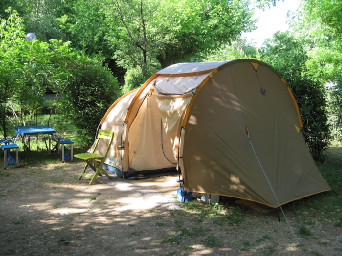 Forfait Confort : Emplacement : 1 Voiture + Tente/Caravane/Camping Car + Électricité 6A
