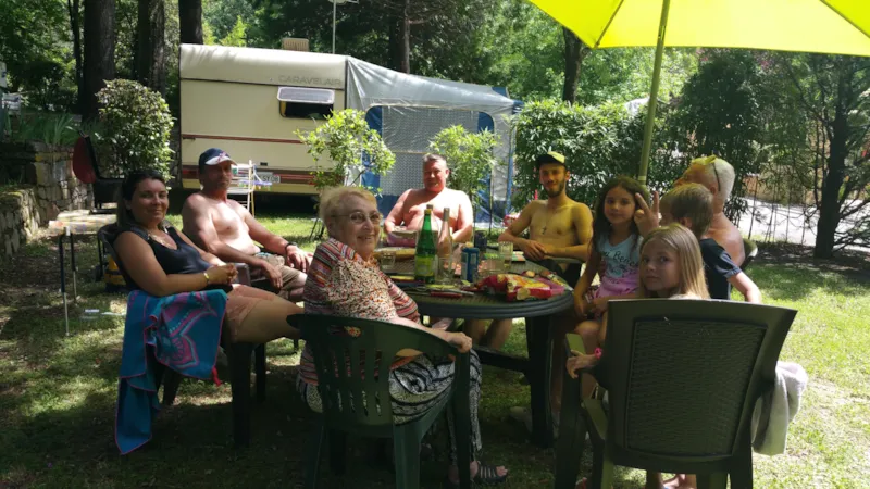 Forfait Super Confort : Emplacement + Voiture+ Électricité 6A + Location Frigidaire