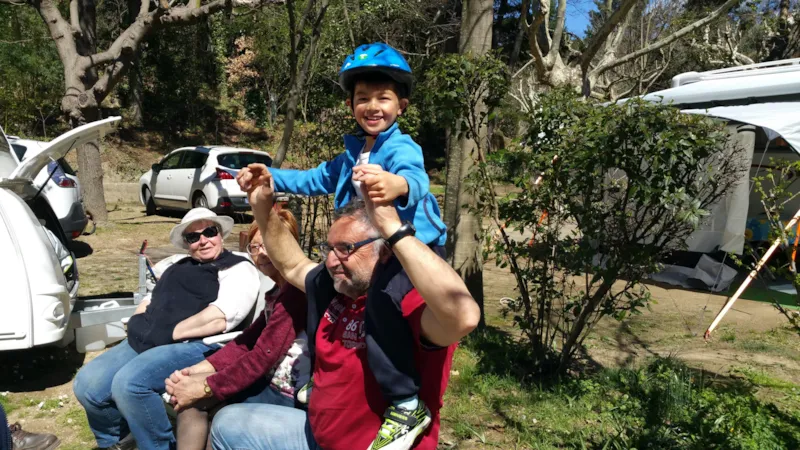 Forfait Super Confort : Emplacement + Voiture+ Électricité 6A + Location Frigidaire