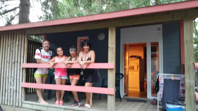 Chalet Confort Avec Terrasse (Avec Climatisation Mobile En Option)