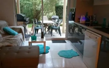 Mietunterkunft - Ferienhaus - 2 Schlafzimmer - Kleiner Garten - CAMPING LES SOURCES