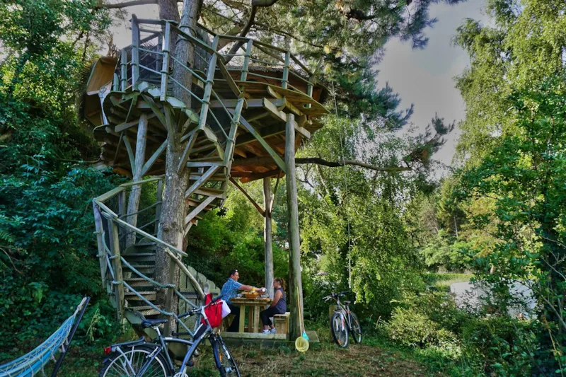 Cabane Dans Les Arbres À 5M Petit Déjeuner Et Draps Inclus