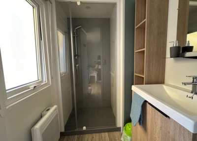 Comfort 3-bedroom mobile home with TV — 4