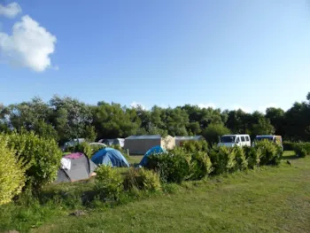 Stellplatz - Stellplatz Luxeriös, 100-120M² 1 Wagen, Mit Stromanschluss - Sites et Paysages La Torche
