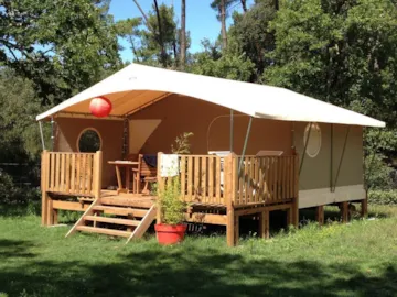 Accommodation - Canada Tent With Sanitary - Camping Le Rocher de la Cave