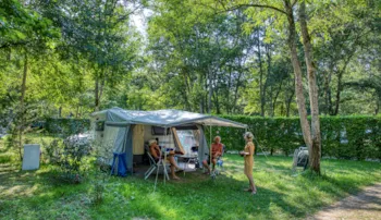 Stellplatz - Camping Stellplatz 1/8 - Camping Le Rocher de la Cave