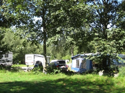 Pitch for Tent, caravan or camper / with 2 persons Incl. — 4